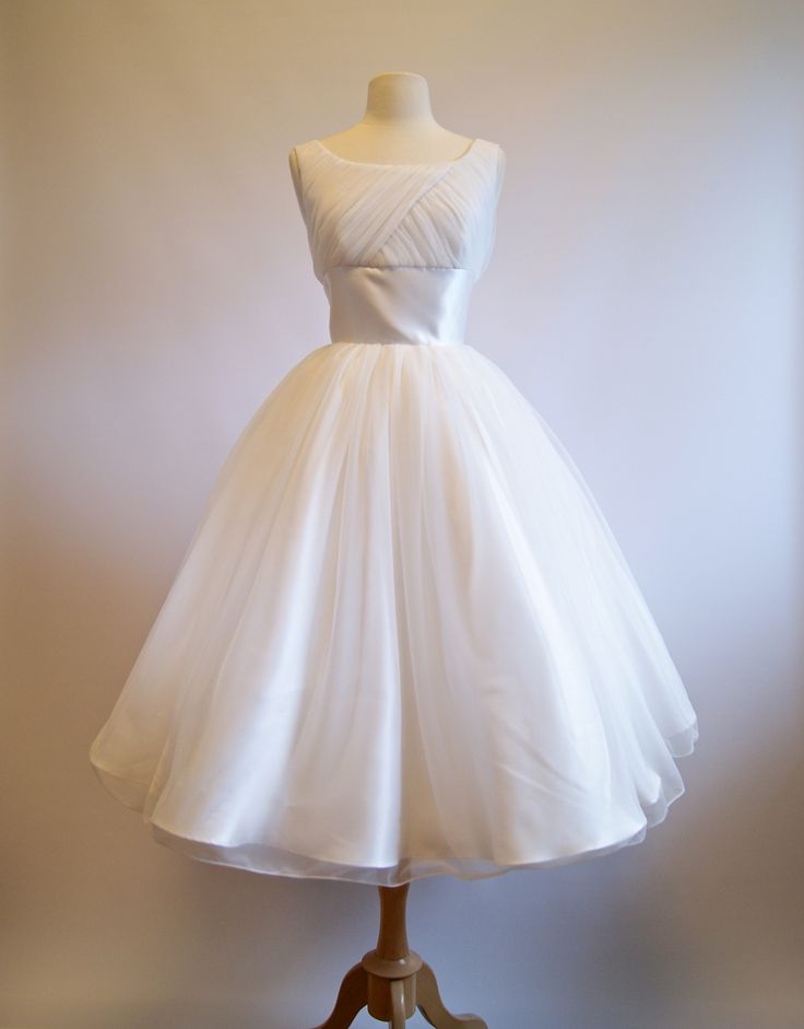 Sleeveless Ruched Organza Short Tea-length Vintage Wedding Dress